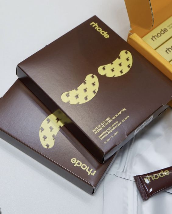 Оригинални лимитирани rhode x Justin Bieber, Hailey Bieber: Caramelized Banana Lip Gloss гланц, Eye Patches пачове за очи и цветни лепенки за пъпки
