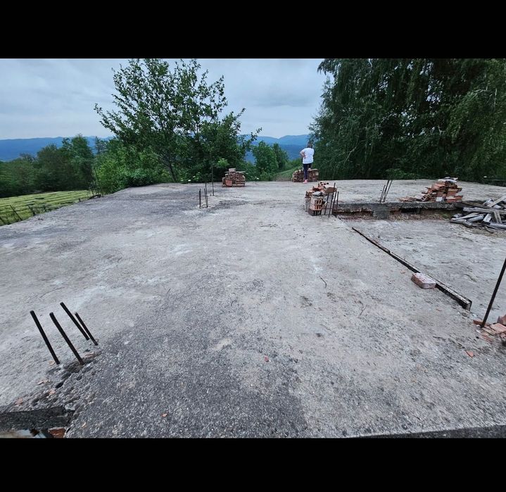 Имот състоящ се от три парцела с лицева част на пътя 100 метра