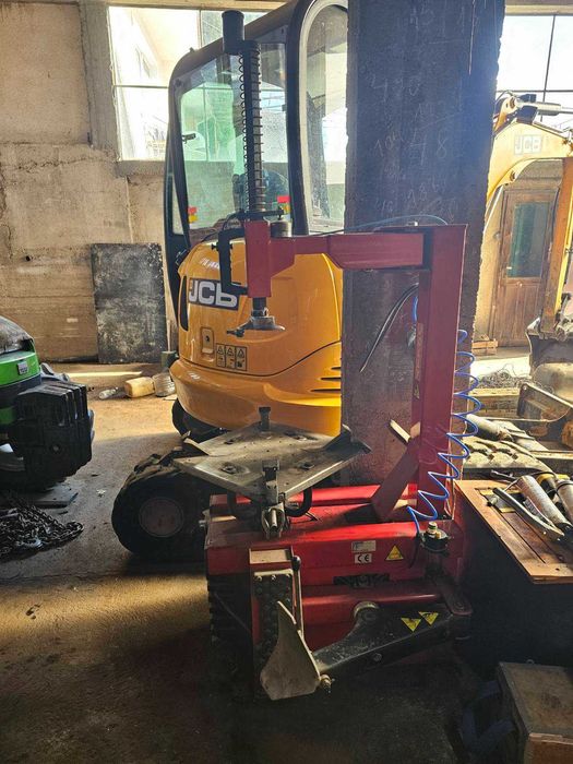 Машина за монтаж и демонтаж на гуми НОВА Corghi