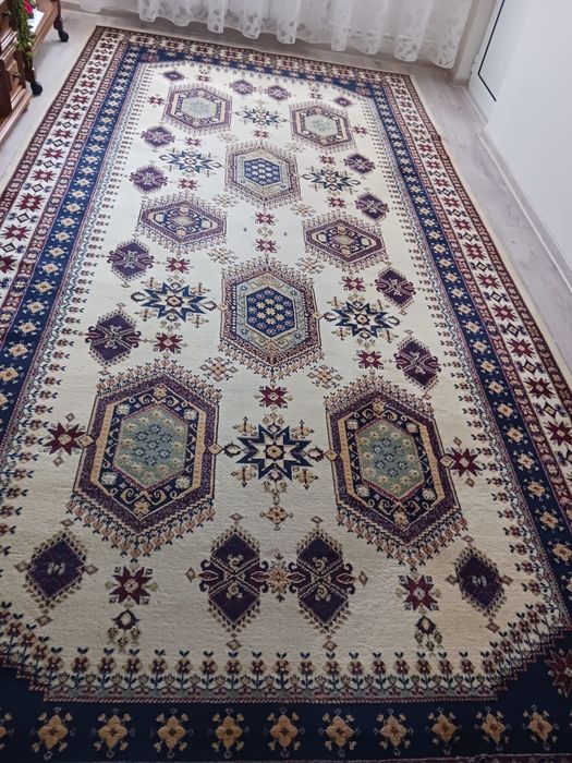 Covor din lâna..dimensiunea 4m/2m