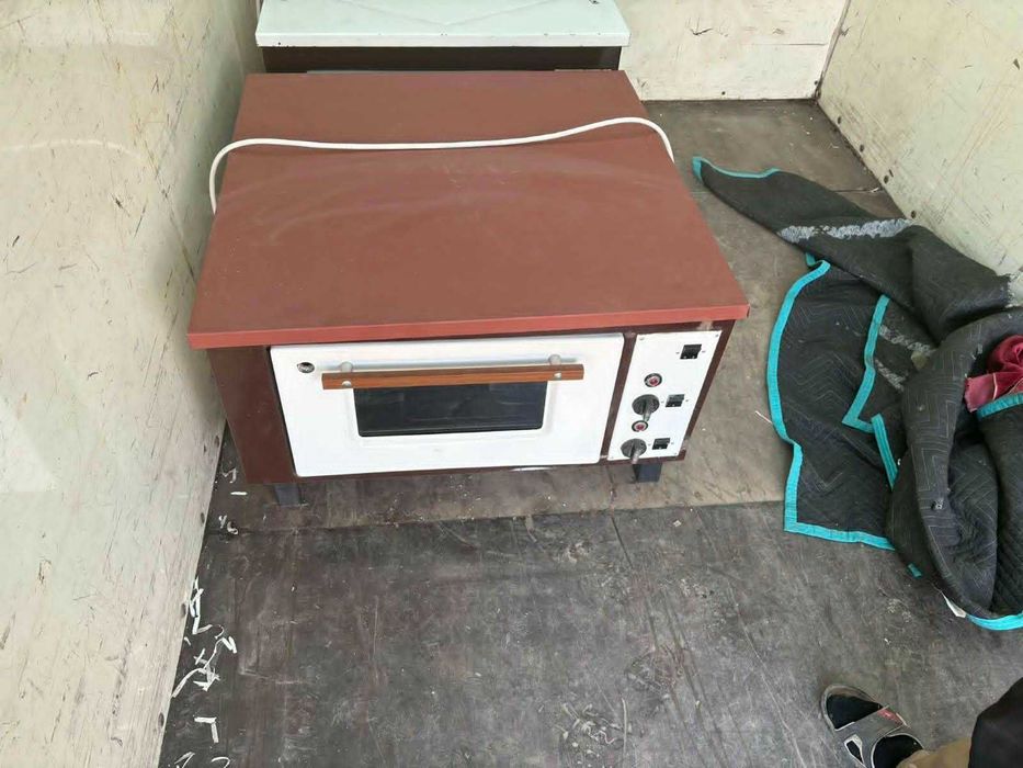 Продавам фурна Пауталия монофазна