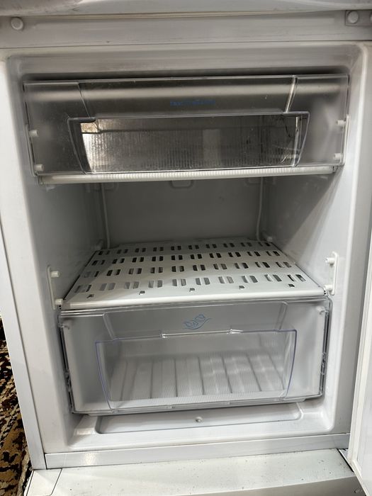 Холодильник Indesit