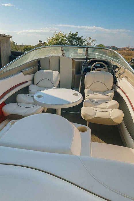 Лодка Bayliner 2052