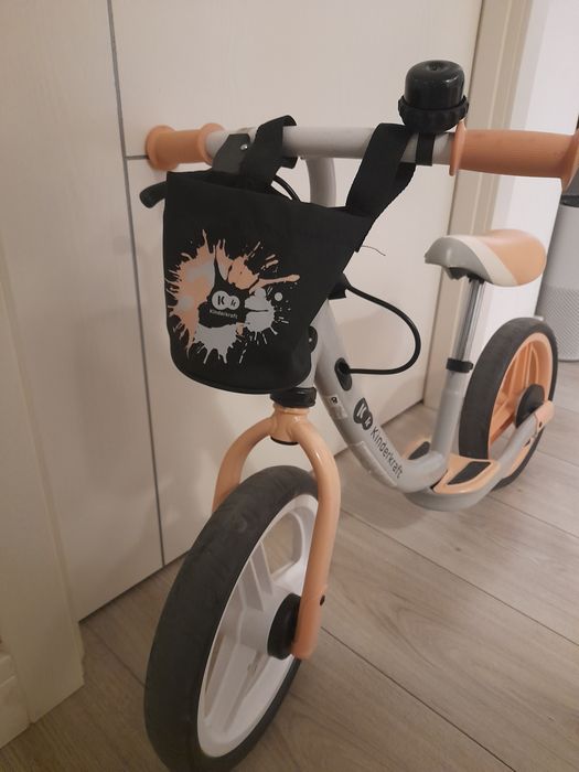 Bicicleta echilibru si casca Minnie Mouse