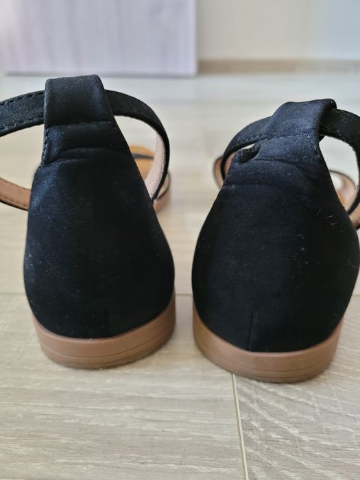 Sandale cu toc de vanzare