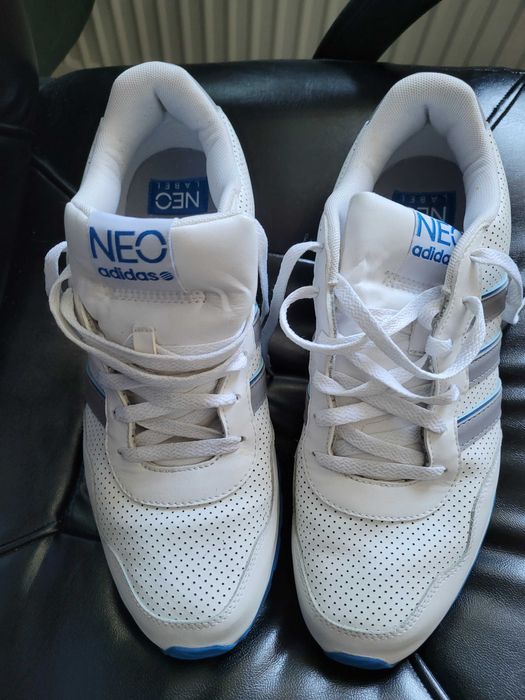 De vanzare pantofi Adidas NEO din piele, fabricat in Vietnam