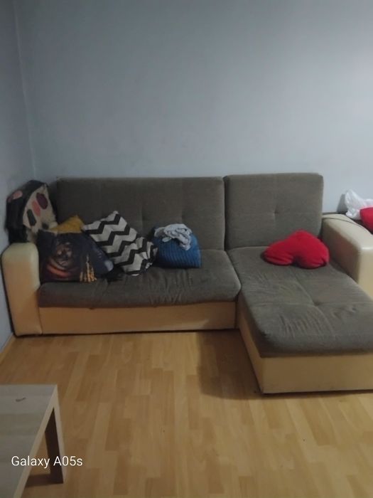 Полу кожен диван