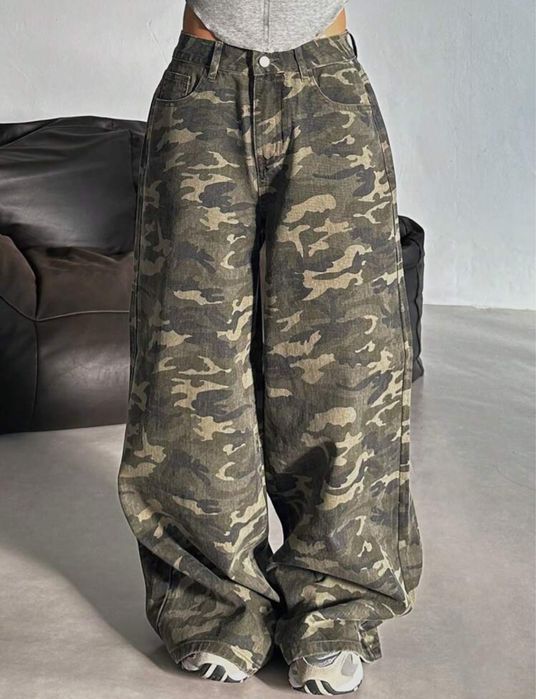 Много модерни дънки поръчани са от Shein