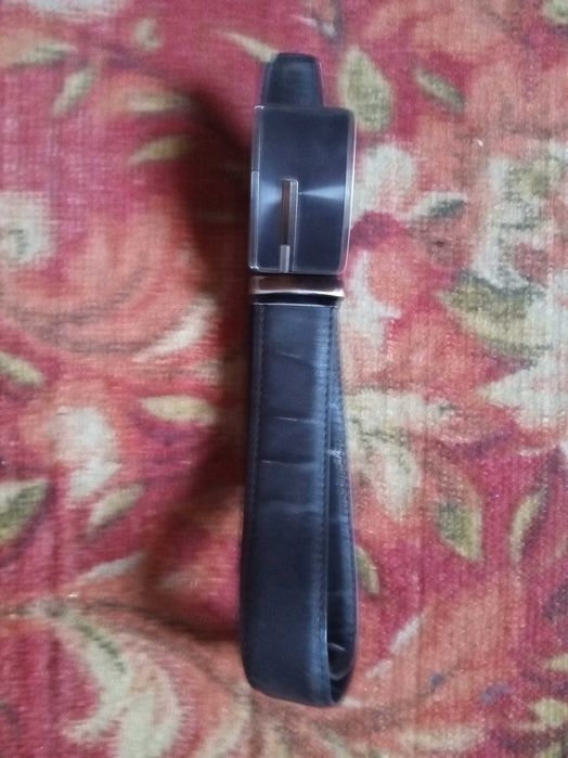 1 GB micro fleshka, naushnik va rement sotiladi.