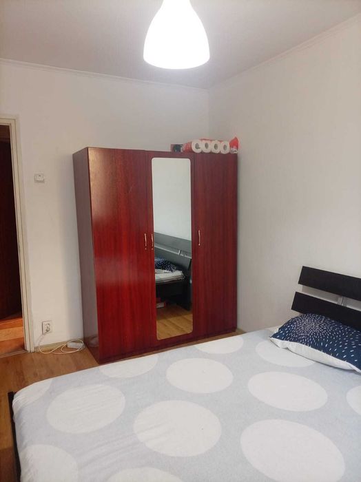 O cameră este disponibilă pentru închiriere