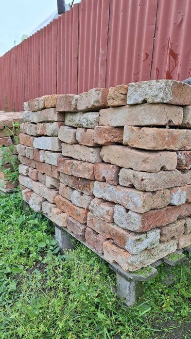 Продавам тухли единични