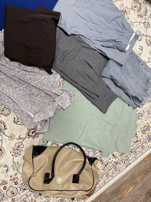 Отдам сумку женских вещей