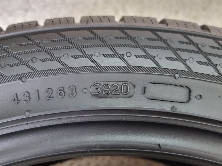 255/40/18 Nokian 2Броя: 240лв 6мм