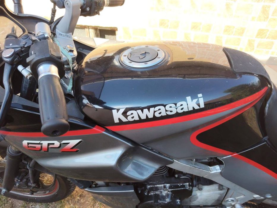 Motocicleta Kawasaki GPZ 500