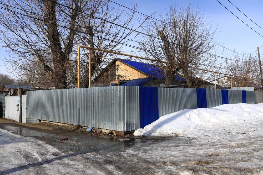 продам 1/4 дома на узкой колее.