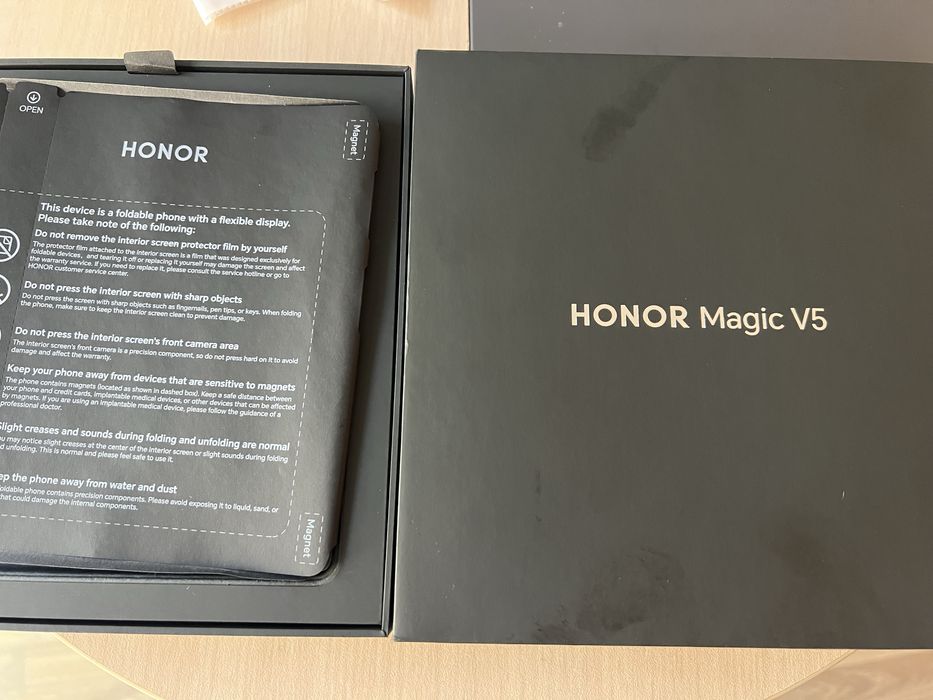 Продавам Honor Magic V5 512/16+16GB