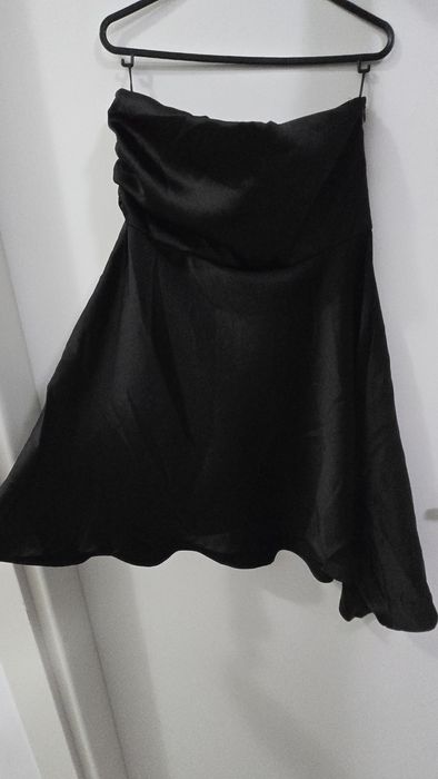 Rochie neagra fără bretele asimetrica