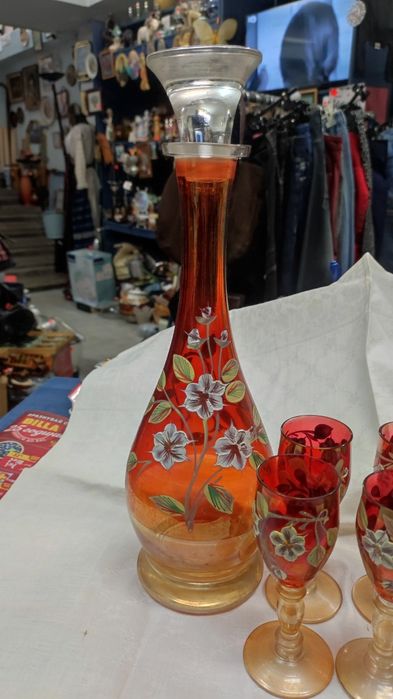 Сервиз шише с шест чаши