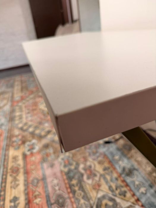 Продаю стол, использовался как компьютерный!