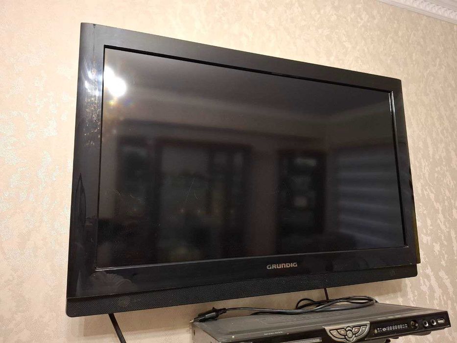 Detskiy shkaf, detksiy krovat (pushti), televizor