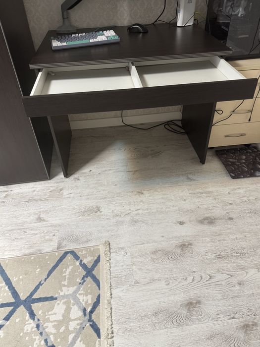 Стол  письменный , цвет венге