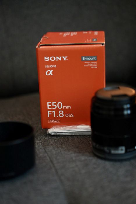 Sony E 50mm f/1.8 OSS (SEL50F18) – Impecabil, în garanție