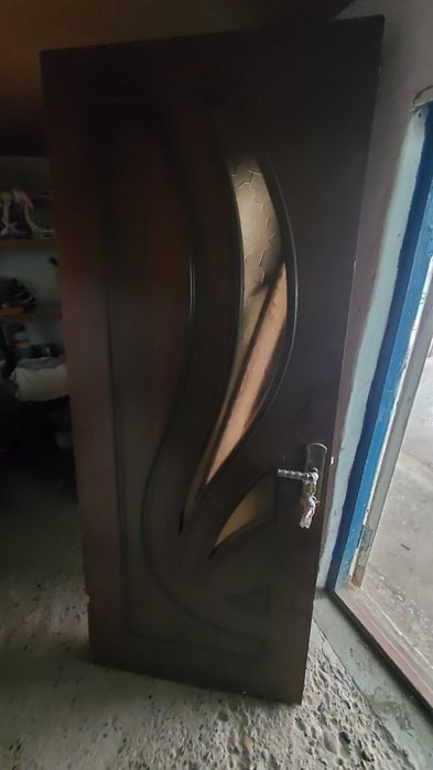 Eshik sotiladi tel qiling