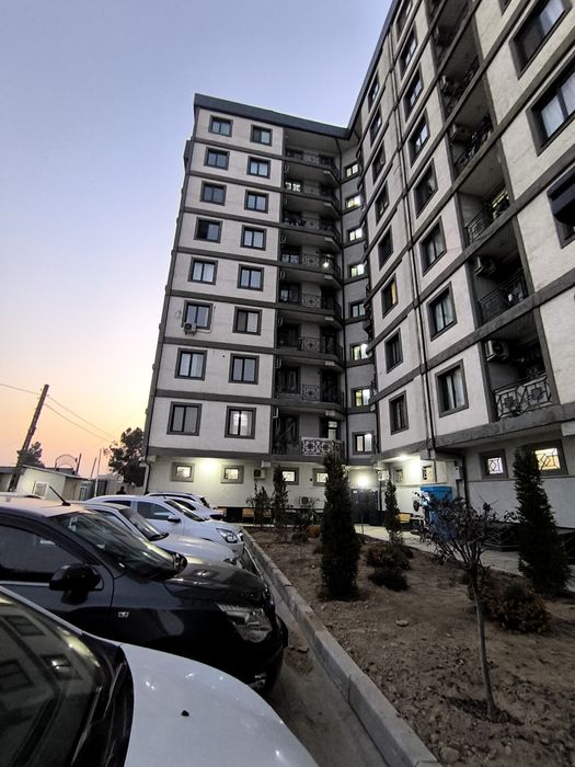 Продается квартира в самом центре Янгиюля (новостройка).