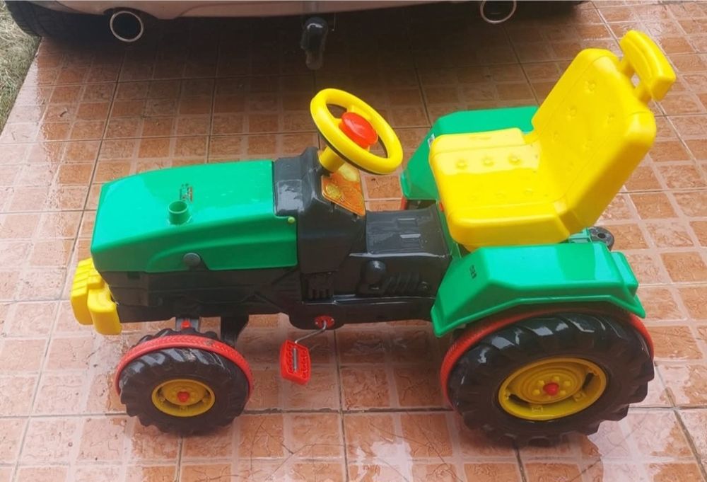 Tractor cu pedale