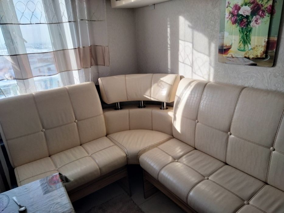 Угловой стул кожаный