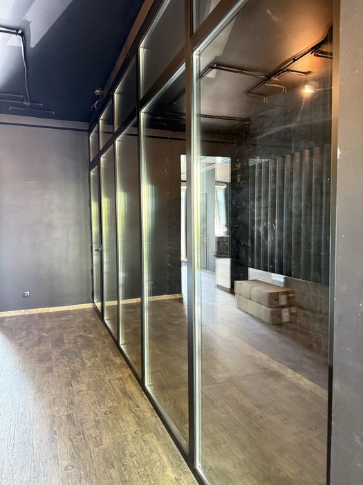 Стеклянная перегородка