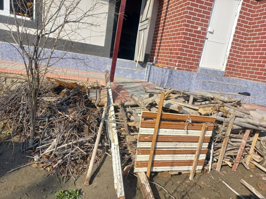 Утин анча бор, хаммаси кесиб тахланган.