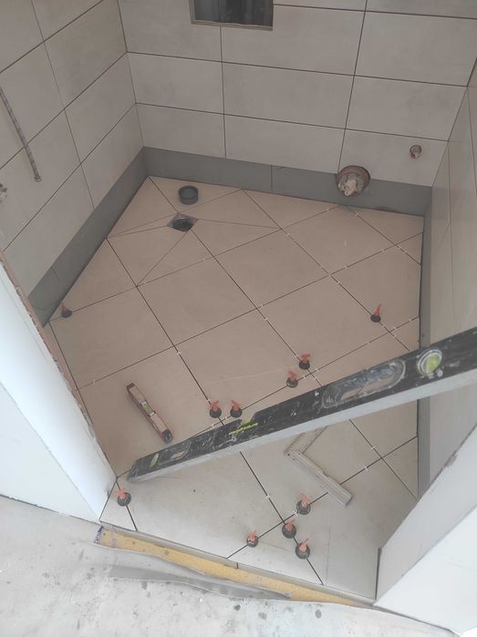 Поставяне на плочки