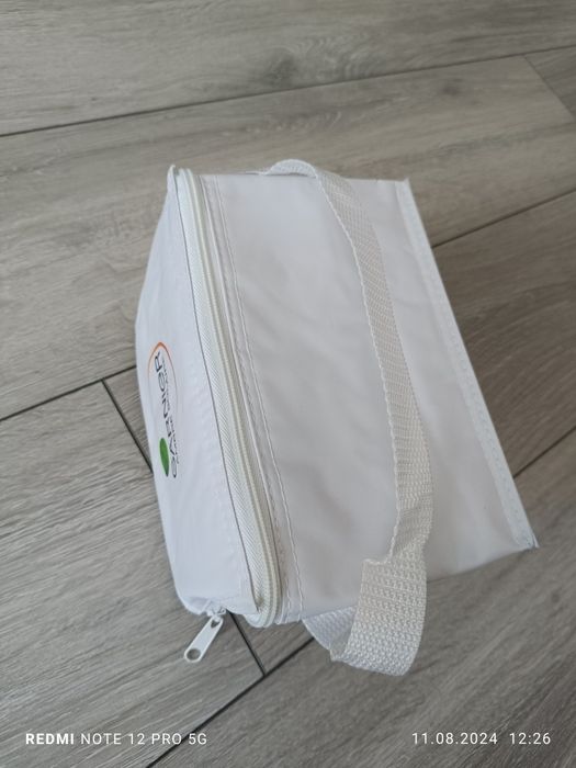 Borsetă termoizolantă pentru cosmetice