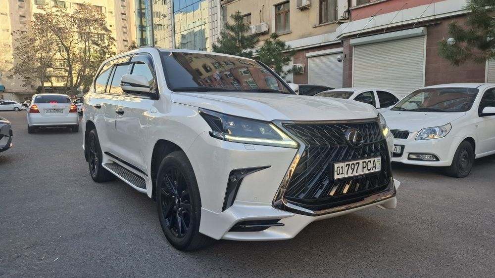 Lexus LX 570  Kuro Black Edition