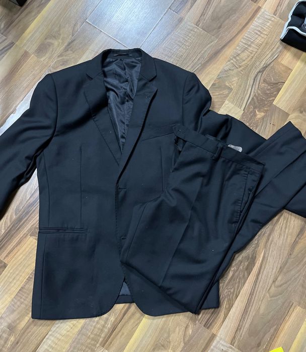 Мъжки черен костюм