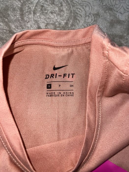 Потници Nike и Adidas