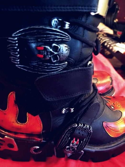 Vand Cizme New Rock (Bocanci) noi, marimea 43. Pret 1250 lei,