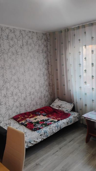 Închiriez garsoniera  zona piața Niculina