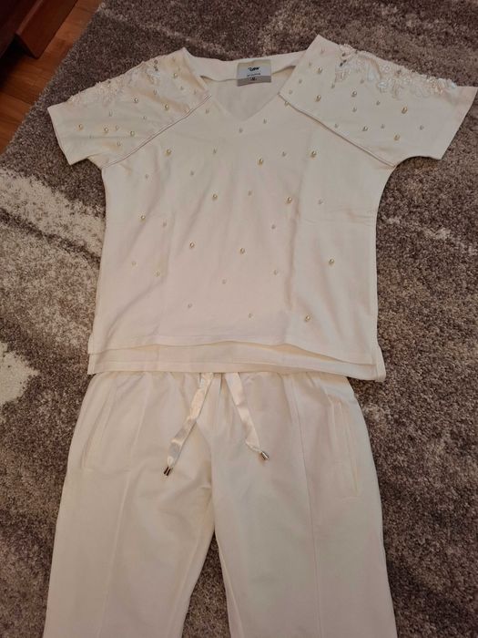 Дамски бял сет с камъчета