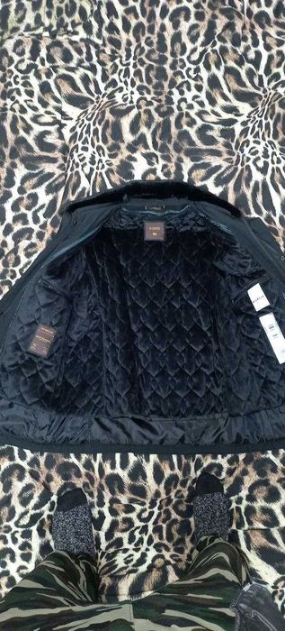 Kurtka, yap yangi, 1 marotaba ham ko'chaga kiyilmagan 50-razmer