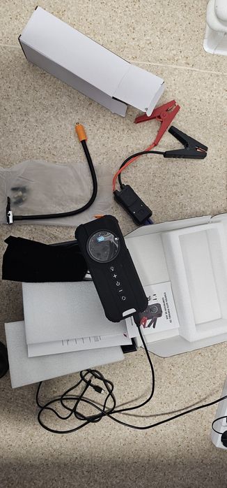 Starter Auto Portabil Cu Compresor 6000M ah Carmax -accept si schimb