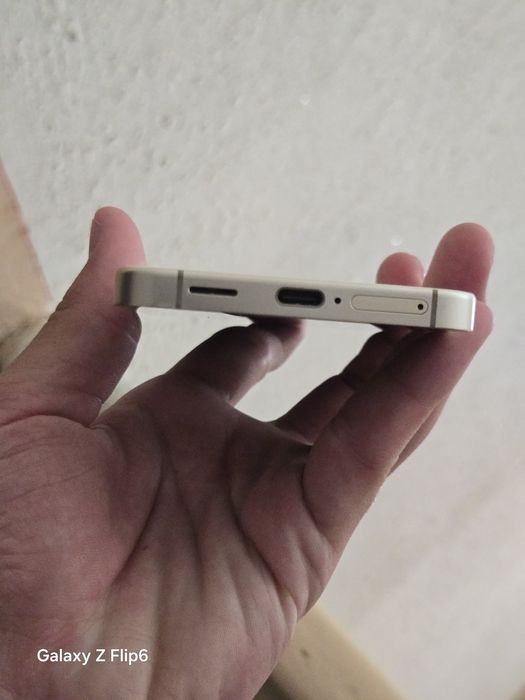 Samsung Galaxy S24 400$