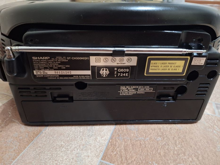 Магнитофон SHARP.