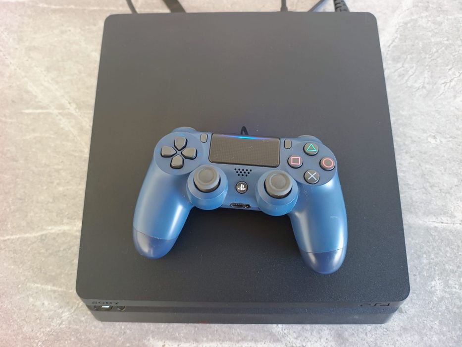 Vând PS4 Slim 1T + Controller
