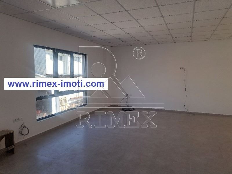 Офис в Пловдив-Брезовско шосе площ 80 цена 400