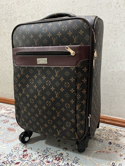 СРОЧНО Продается Чемодан,без дефектов