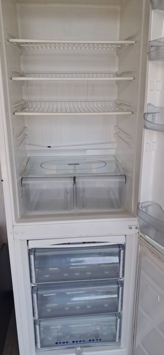 Frigider whirlpool