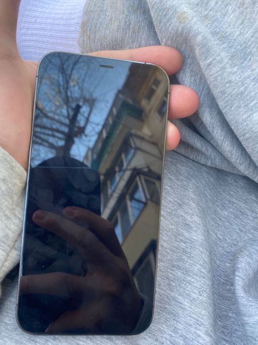 Айфон 12 про в черном цвете