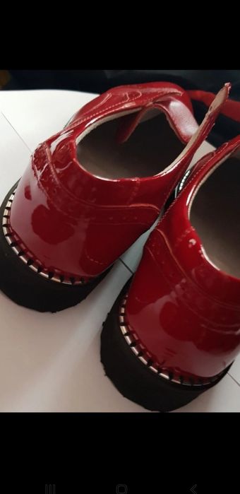 Pantofi din piele lacuită